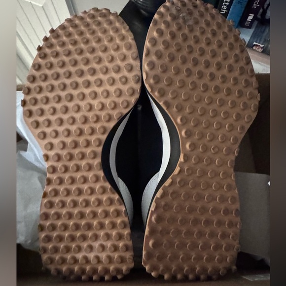 Steve Madden Women’s Campo Blk/Wht Lace-up Sneakers- Gently Used- Size 9.5M - Picture 9 of 15